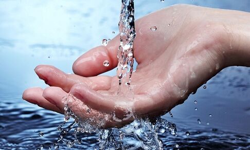 umývanie rúk, aby sa zabránilo napadnutiu parazitmi